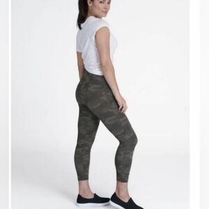 Spanx Look At Me Cropped Camo Leggings Sage Green